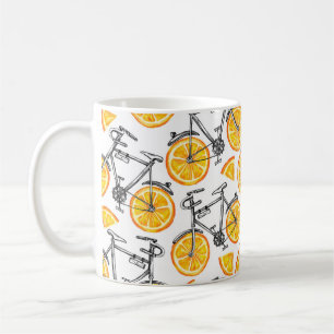Niedliche Fahrräder mit orangefarbenen Rädern. Was Kaffeetasse