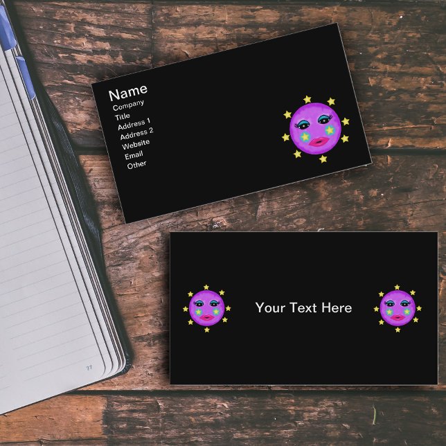 Niedliche Fantasie Lila Moon Face Stars Visitenkarte (Fantasy purple moon with pretty face blue eyes circle yellow stars on black business cards.)