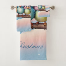 Niedliche Fantasievögel mit Weihnachtshüten.