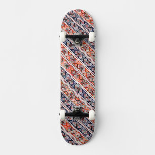 Niedliche farbenfrohe nahtlose ukrainische Verzier Skateboard