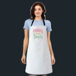 Niedliche Farbenfrohe Weihnachten Schürze<br><div class="desc">Moderne Weihnachtsfeier mit niedlichem und unterhaltsames Design mit "Merry and Bright" in fröhlicher pastellrosa und grüner lässiger Schrift.</div>