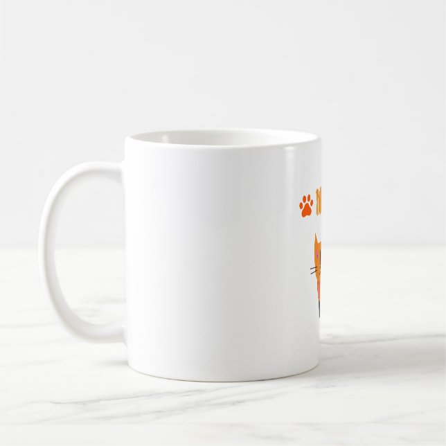niedliche farbige Katze sieht gut aus auf Tasse (Links)