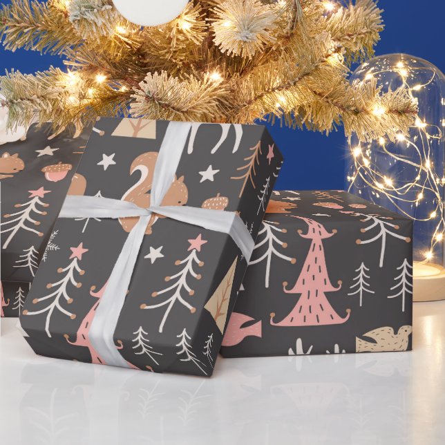Niedliche festliche Rosa Weihnachtsbaum Eichhörnch Geschenkpapier (Feiertage)