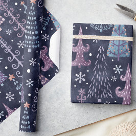 Niedliche festliche Weihnachtsbäume in Lila Geschenkpapier