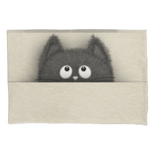 Niedliche flaumige schwarze Katze, die heraus Kissenbezug