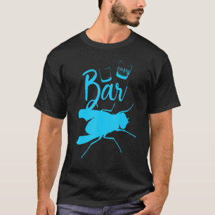 Niedliche Frauen Hipster Bar Fly Whiskey trinken A T-Shirt