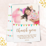 Niedliche Fun Bunting Flag Kid BIrthday Foto Dankeskarte<br><div class="desc">Niedliche bunting Fahne Geburtstag Foto Dankeschön Karte für Ihre Mädchen oder Jungen Geburtstagsparty. Danke, dass Ihr Gast zu Ihrer Geburtstagsparty gekommen ist! Das Design hat eine bunte Geburtstagsparty mit Fahnen in Grün, Blau und Rot und ein Foto - stecken Sie das Foto Ihres Kindes in die Vorlage. Der Text ist...</div>