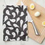 Niedliche Geister Schwarzes Halloween Küchentuch<br><div class="desc">Eine Ansammlung weniger spukhafter Geister wirbeln über dieses schwarze Küchentuch und geben Ihrem Zuhause oder Büro einen lustigen Pop von fantastischer Freude für den Monat Oktober und die Halloween-Saison.</div>