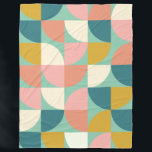 Niedliche geometrische Formen Muster in Aquamarin Fleecedecke<br><div class="desc">Ein lustiges Retro Mitte des Jahrhunderts moderne geometrische Formen Muster in niedlichen Farbtönen von aquamarin, Senf, Korallen und Rosa.</div>