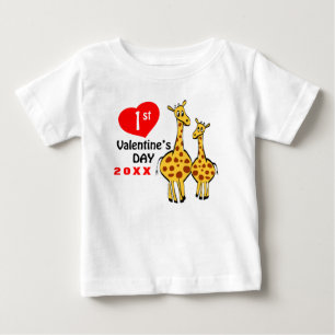 Niedliche Giraffe Erster Valentinstag mit Jahr Baby T-shirt