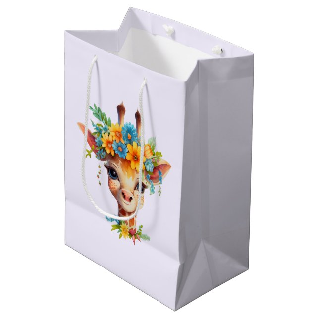Niedliche Giraffe mit Blumenkrone Mittlere Geschenktüte (Vorderseite Schrägansicht)