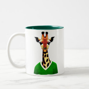 Niedliche Giraffe mit einem grünen Pullover Zweifarbige Tasse