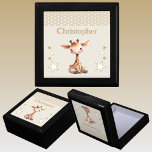 Niedliche Giraffensterne geben den Namen brauner S Erinnerungskiste<br><div class="desc">Halten Sie die Geschenkboxen für Kinder. Personalisieren mit einem Namen. Mit einer niedlichen Giraffe,  Polka-Punkten und Sternen in Braun und Weiß.</div>