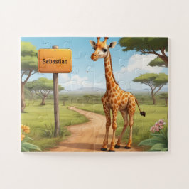 Niedliche glückliche Giraffe in Savanne mit Namen