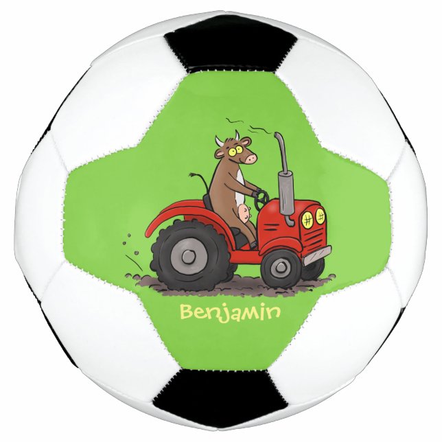 Niedliche glückliche Kuh, die einen roten Traktor- Fußball (Vorderseite)