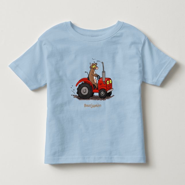 Niedliche glückliche Kuh, die einen roten Traktor- Kleinkind T-shirt (Vorderseite)