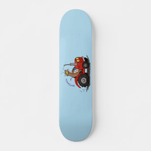 Niedliche glückliche Kuh, die einen roten Traktor- Skateboard