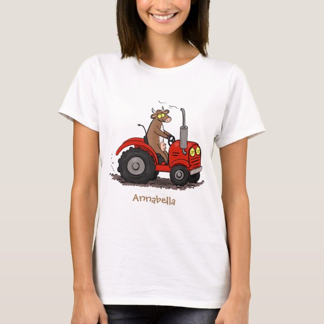 Niedliche glückliche Kuh, die einen roten Traktor- T-Shirt (Vorderseite)