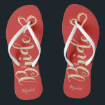 Niedliche Goldbrille, Herz, Rot - Personalisiert Flip Flops<br><div class="desc">Niedliche goldglänzende Braut und Herz auf rotem Hintergrund mit Ihrem Namen. Wählen Sie den Kostümknopf,  um Stil,  Farbe und Größe der Schriftart zu ändern.Jedes Mädchen würde Liebe haben,  dieses elegante und stilvolle Design zu haben.</div>