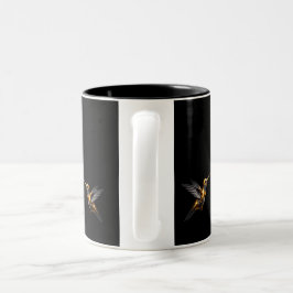 Niedliche Goldene Hummingvögel auf Schwarz Zweifarbige Tasse