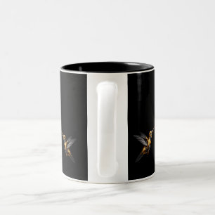 Niedliche Goldene Hummingvögel auf Schwarz Zweifarbige Tasse