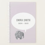 Niedliche Graue Elefantensprechblase Soft Lila Kid Planer<br><div class="desc">Ein niedlicher,  grauer Elefant mit einer einfachen weißen Sprechblase lächelt auf einem blasslila lila Hintergrund. Personalisieren Sie den Text so,  dass es sich um ein kinderfreundliches Planer-Notebook handelt,  das sich perfekt für die Schule oder Zuhause eignet.</div>