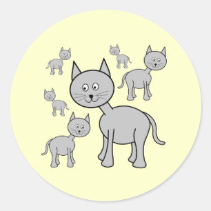 Niedliche graue Katzen. Cartoon auf Creme. Runder Aufkleber