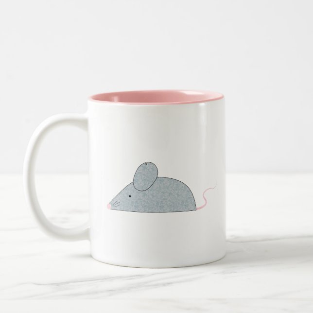 Niedliche graue Maus mit rosa Schwanz und Nase Zweifarbige Tasse (Links)
