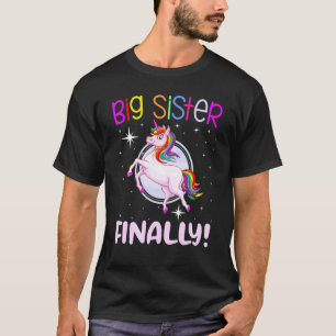 Niedliche große Schwester schließlich Unicorns zu T-Shirt