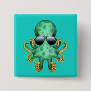 Niedliche grüne Baby-Kraken-tragende Sonnenbrille Button