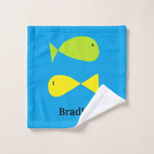 Niedliche, grüne und gelbe Fische auf blau Waschlappen