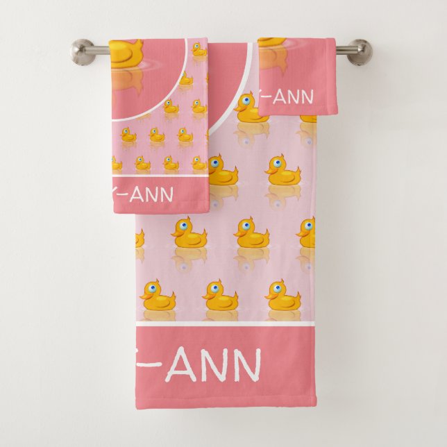 Niedliche Gummiente mit Ihrem Namen Badhandtuch Set (Insitu)