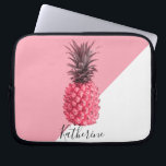 Niedliche, gürteltropische Ananas Laptopschutzhülle<br><div class="desc">Stilvolles rosa Ananas Design.</div>