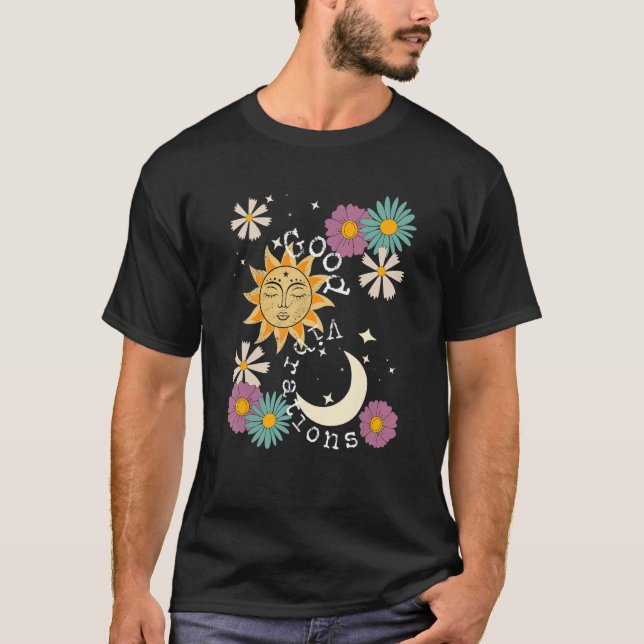 Niedliche gute Vibration Boho Sun Moon Blume Energ T-Shirt (Vorderseite)