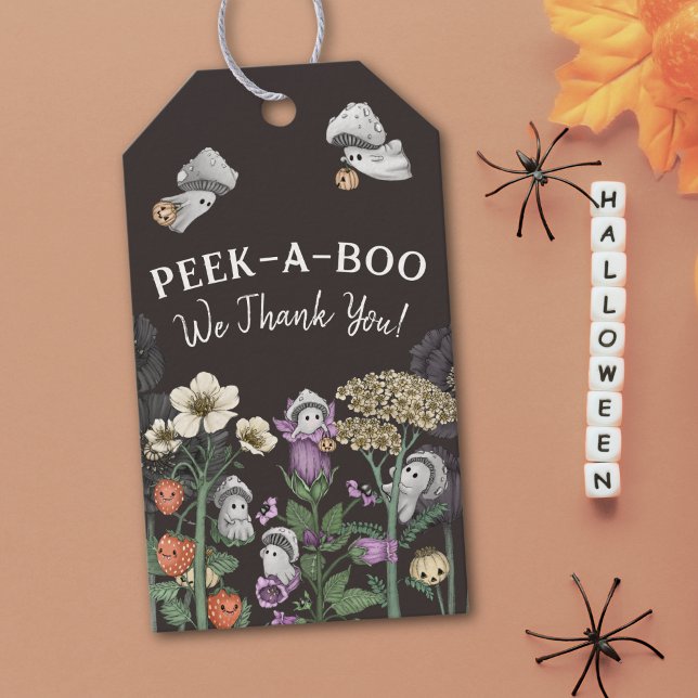 Niedliche Halloween-Flüchtige Blick-a-Boo-Kinderdu Geschenkanhänger (Cottagecore Halloween baby shower gift tags or favor tags.)
