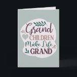 Niedliche handgemachte Enkelkinder machen Leben gr Karte<br><div class="desc">Großkinder machen lebensgroße Niedliche Typografie mit farblich bearbeitbarem Herz, Blätter und Text - Ein niedliches, handgezeichnetes Design in der Emerald Green, Rose Gold, Dusty Blue, Mauve und Dark Lila Colorway. Alle Elemente des Designs sind farbeditierbar! Mit edlen handgeschriebenen Schriftart, niedlichen handgezogenen Elementen und einer schönen Farbpalette. Dieses Grand-Kids-Angebot ist perfekt...</div>
