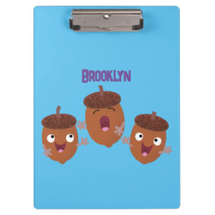 Niedliche Happy Acorns singen Cartoon für Kinder Klemmbrett