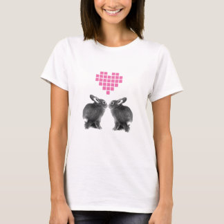 Niedliche Häschen mit rosa Pixelherzen T-Shirt