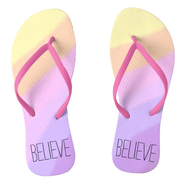 niedliche helle Neonbrushstrokes Unicornfarben Flip Flops (Fußbett)