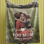Niedliche HERZEN LIEBE SIE MAMA Muttertagsjubiläum Sherpadecke<br><div class="desc">Niedlich Heart Liebe You Mama Mutter's Day Foto Sherpa Blanket zeigt Ihr Lieblings-Foto mit dem Text "(Liebe Herz) Sie Mama" in modernen weißen Skript mit Ihren Namen unten. Personalisieren Sie diese, indem Sie den Text in dem dafür vorgesehenen Textfeld bearbeiten und ein eigenes Bild hinzufügen. Entworfen von ©Evco Studio www.zazzle.com/store/evcostudio...</div>