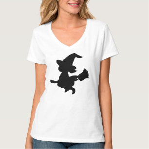 Niedliche Hexe, die auf einer Besen-Silhouette rei T-Shirt