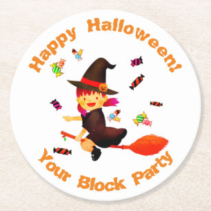 Niedliche Hexe fliegt auf ihrem Broom Halloween Runder Pappuntersetzer