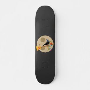 Niedliche Hexenschnecke auf einem Brotspreißlöffel Skateboard