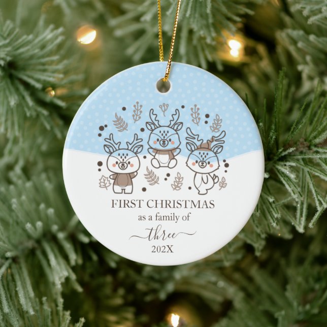 Niedliche Hirsche Erste Weihnachtsfamilie von 3 Ja Keramik Ornament (Baum)
