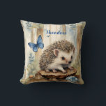 Niedliche Igel Boys Personalisiert Kissen<br><div class="desc">Genießen Sie Ihr Zimmer mit unseren charmanten Kopfkissen, die mit einem hübschen Baby Igel Design aufwarten. Dieses Kissen ist gemütlich und niedlich und bringt Komfort und Freude in den Raum Ihres Kindes. Mix und passend zu unseren anderen lustigen Schlafzimmerdekorationsprodukten! Von My Baby Boutique aus bleibende Erinnerungen erstellen</div>