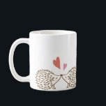 Niedliche Igel in Liebe Igel Herz Tasse für sie<br><div class="desc">Niedliche Igel Tasse für sie. MiKa Art Zazzle Shop ist eine originelle Illustration von MiKa Art: Von albernen Witzen bis zu seriösen romantischen Aussagen. Canadiana, japanische Geschenke, Schmuck, Hüllen für elektronische Geräte, lustige Knöpfe, Tasse Tassen, Ornamente, Karten und Plakate... . Bitte nehmen Sie sich etwas Zeit und schauen Sie sich...</div>