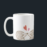 Niedliche Igel in Liebe Igel Herz Tasse für sie<br><div class="desc">Niedliche Igel Tasse für sie. MiKa Art Zazzle Shop ist eine originelle Illustration von MiKa Art: Von albernen Witzen bis zu seriösen romantischen Aussagen. Canadiana, japanische Geschenke, Schmuck, Hüllen für elektronische Geräte, lustige Knöpfe, Tasse Tassen, Ornamente, Karten und Plakate... . Bitte nehmen Sie sich etwas Zeit und schauen Sie sich...</div>