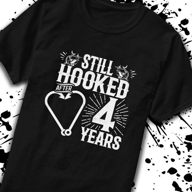 Niedliche Jubiläumspaare Verheiratet 4 Jahre T-Shirt (Von Creator hochgeladen)