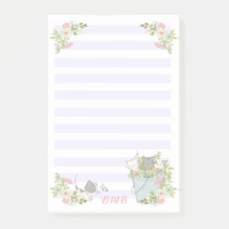 Niedliche Kätzchen in einem Eimer Post-it Klebezettel