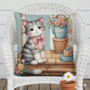 Niedliche Katze auf Veranda mit Blume & Patchwork Kissen